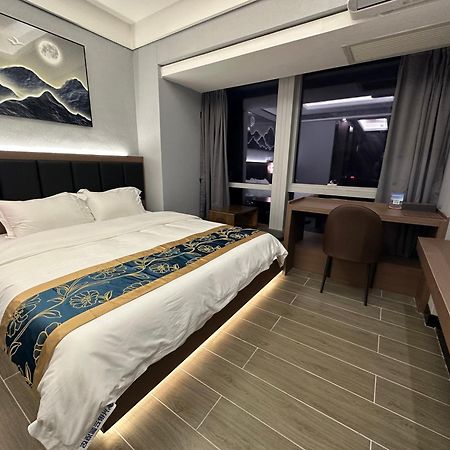 Ht Legend Hotel Changgang Metro Station Exit F -Direct To Canton Fair Exterior photo