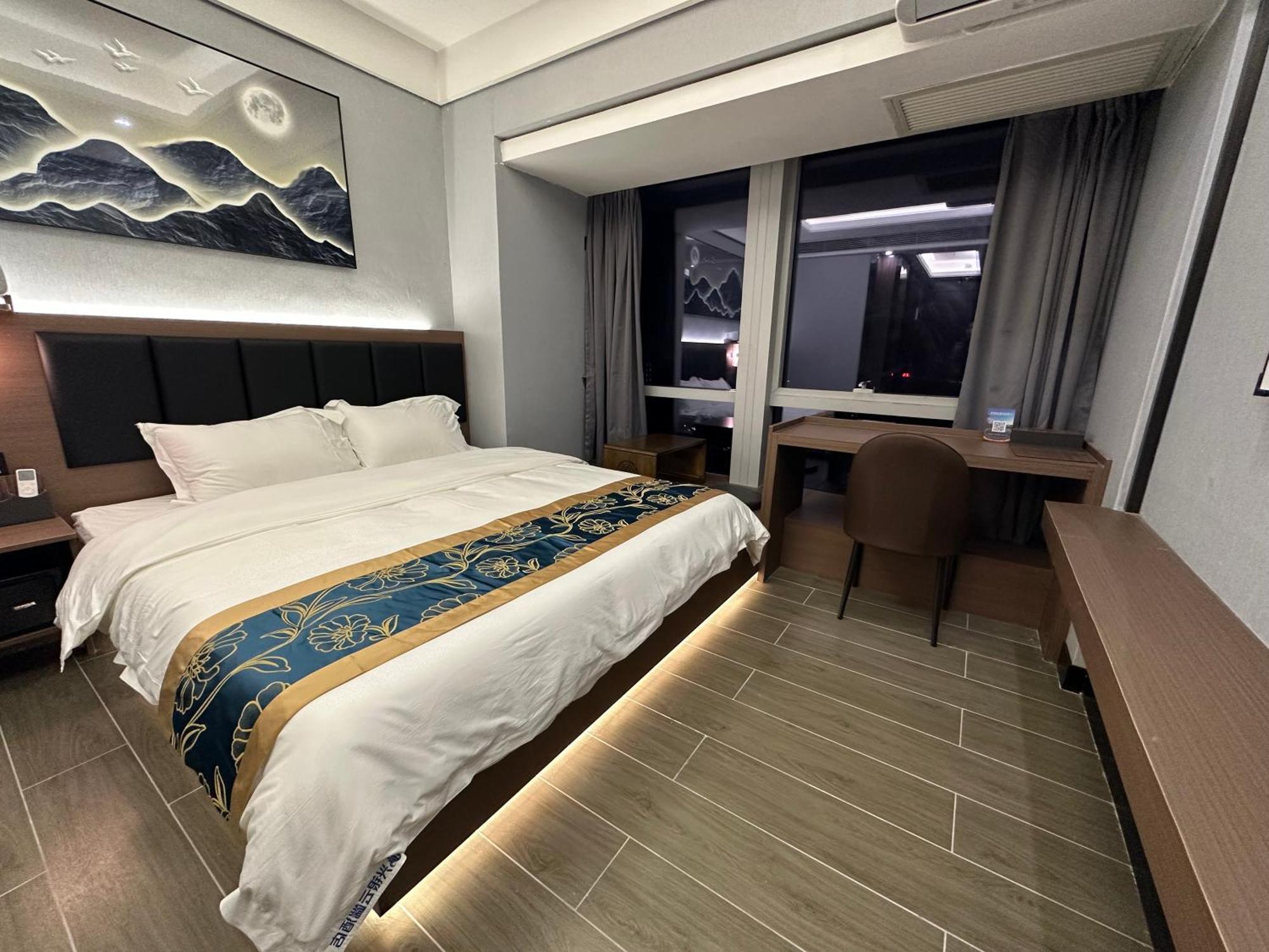Ht Legend Hotel Changgang Metro Station Exit F -Direct To Canton Fair Exterior photo