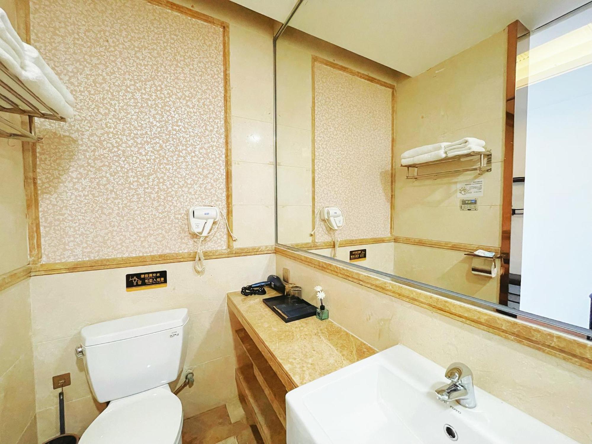 Ht Legend Hotel Changgang Metro Station Exit F -Direct To Canton Fair Exterior photo