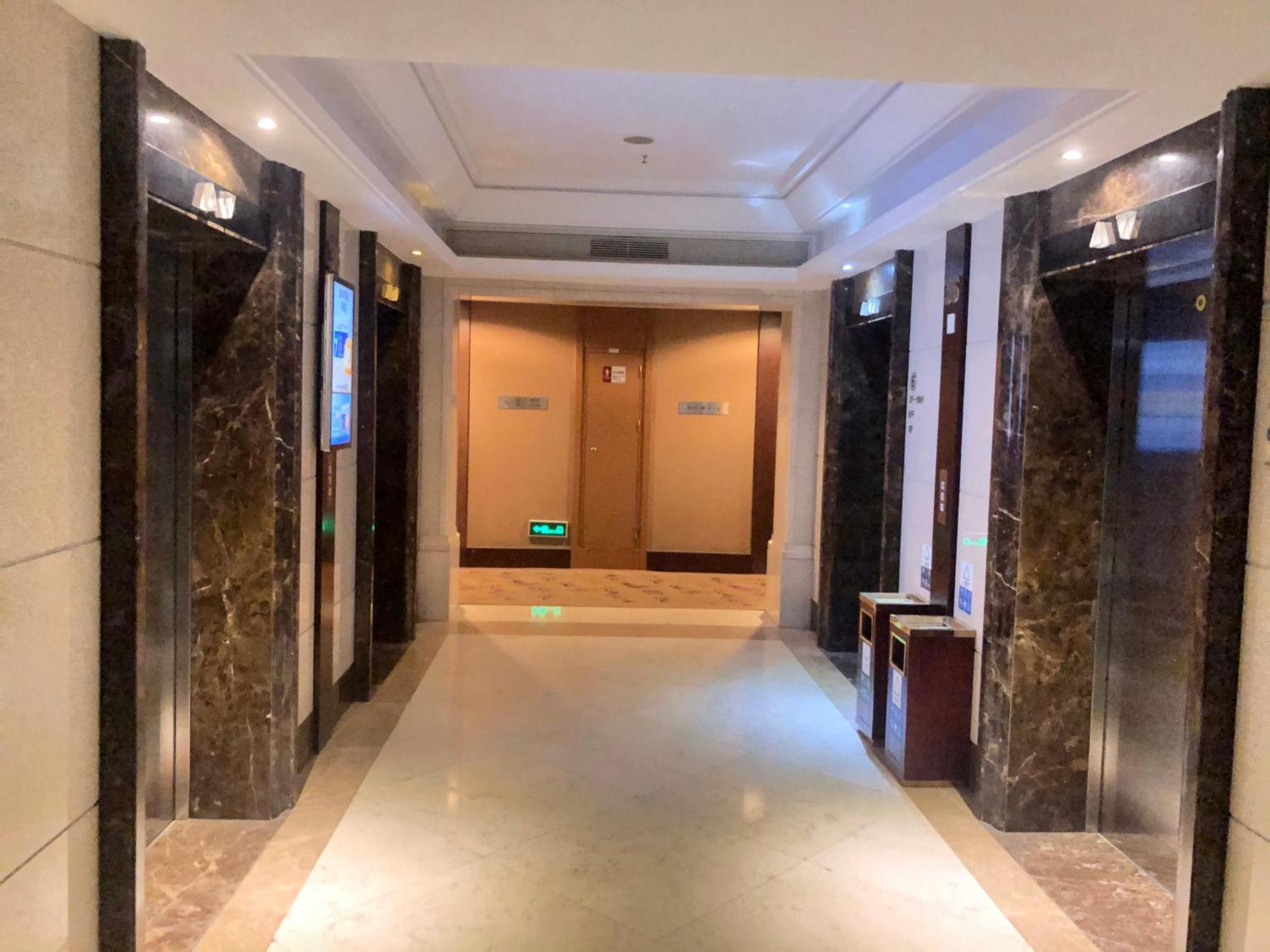 Ht Legend Hotel Changgang Metro Station Exit F -Direct To Canton Fair Exterior photo